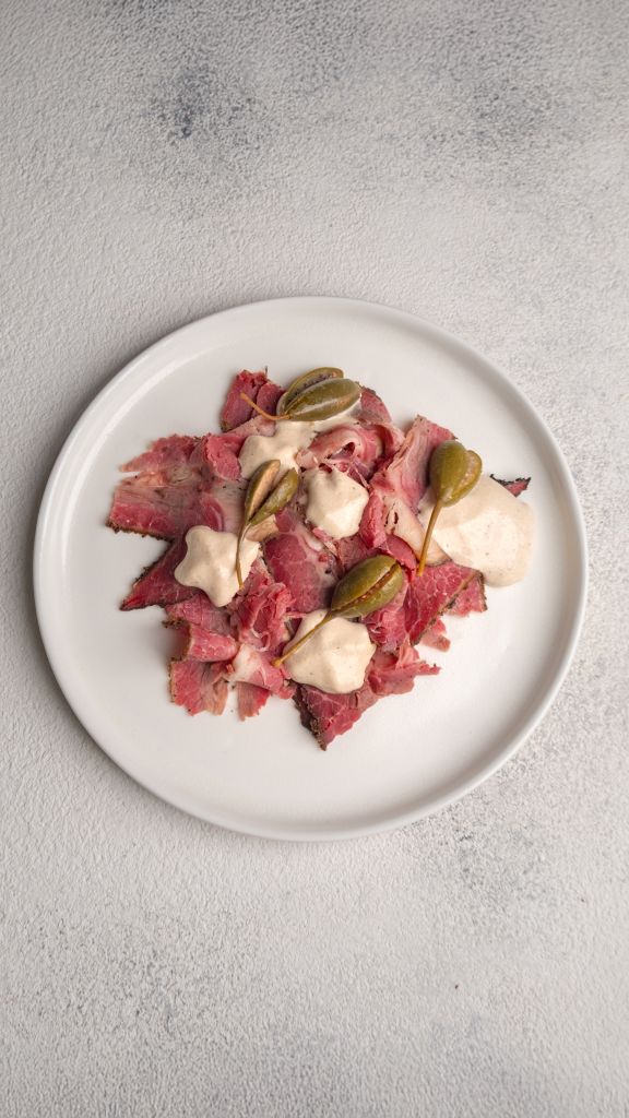 Вителло тонато с пастрами из говядины